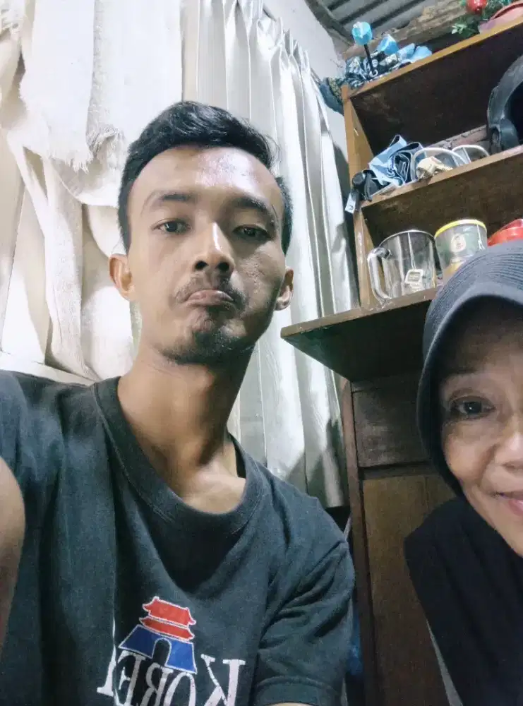 Suami istri  pengen kerja apa aja yg penting halal