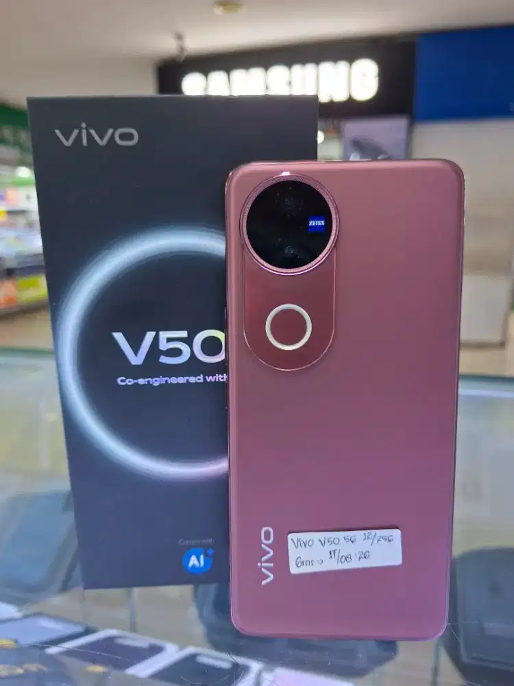 Vivo v50 5g ram 12/256gb garansi sampai agus 2026