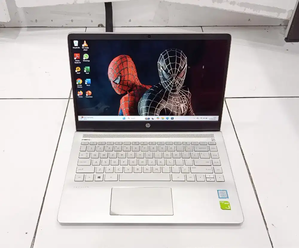 HP Pavilion 14-bf0xx/ i5-7200U RAM 8GB SSD 256GB NVIDIA GeForce 940MX