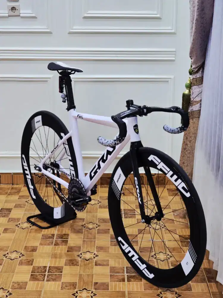 Sepeda Fixie merk gray