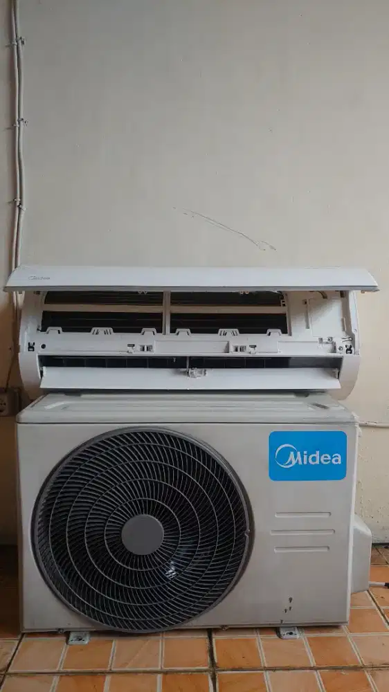 AC Midea 1PK mulus