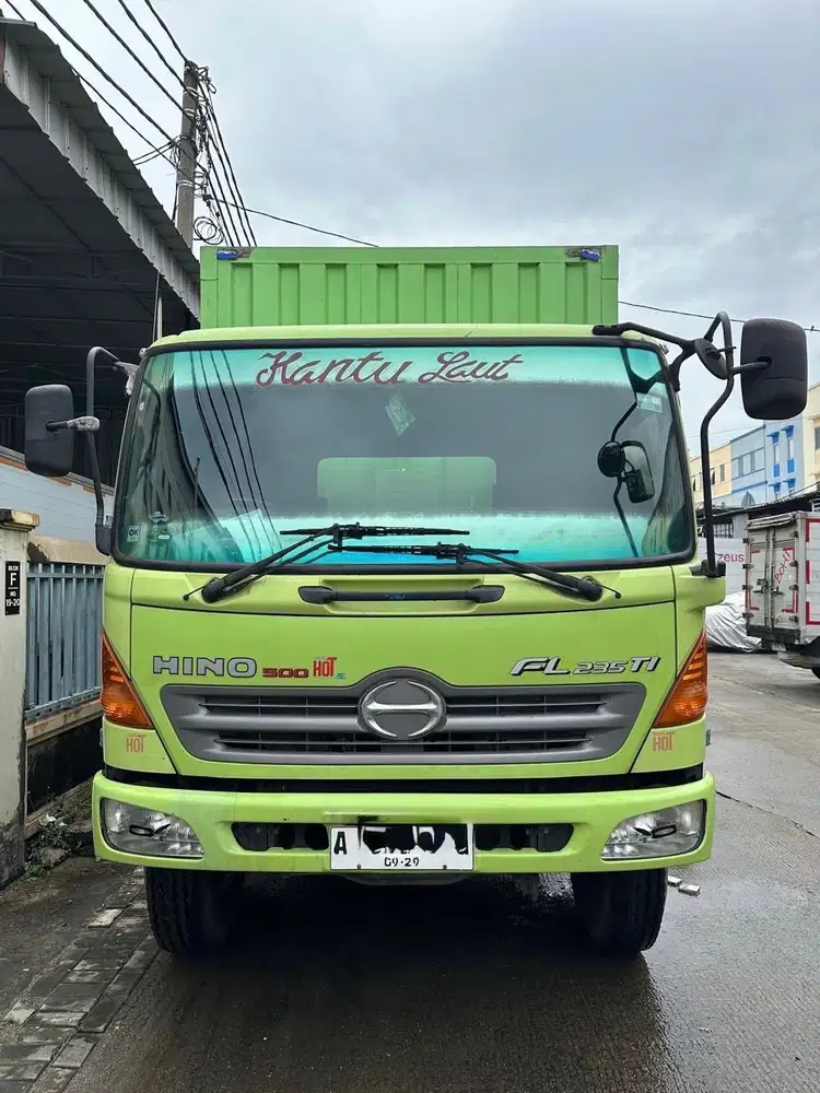 2009 Hino FL235JW 6x2 Tronton Box