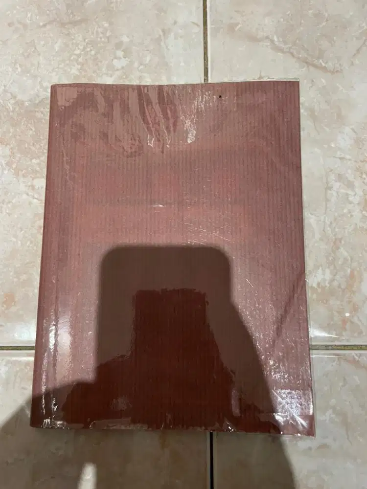 buku tulis sampul cokelat