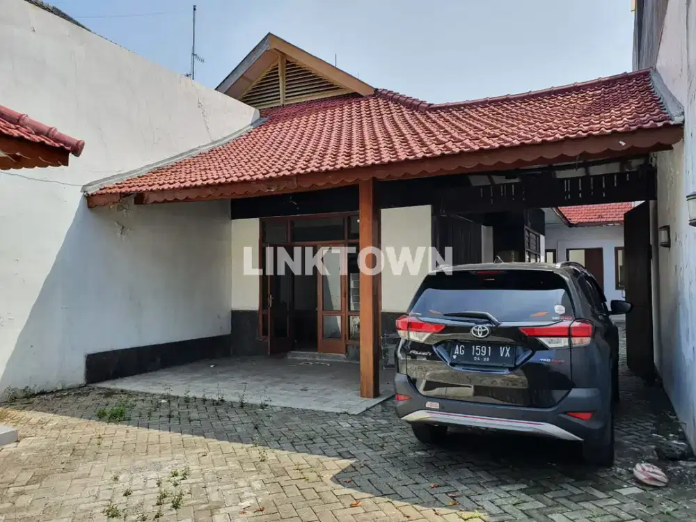 Nego Rumah Tengah Kota Surabaya Cocok untuk Kantor di Jalan Lusi