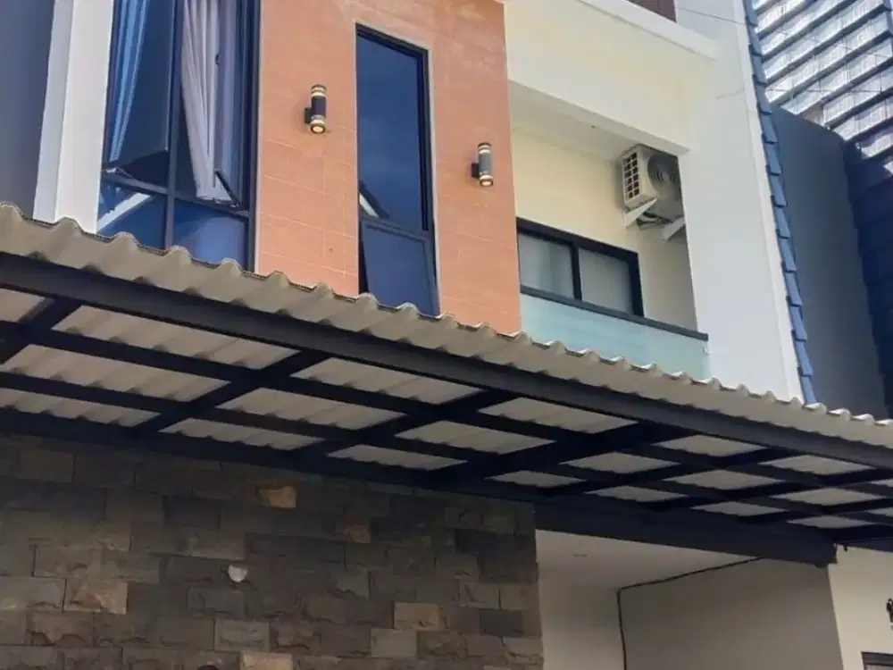 RUMAH SECOND TERAWAT SEMI FURNISHED DALAM CLUSTER CIRACAS JAKTIM