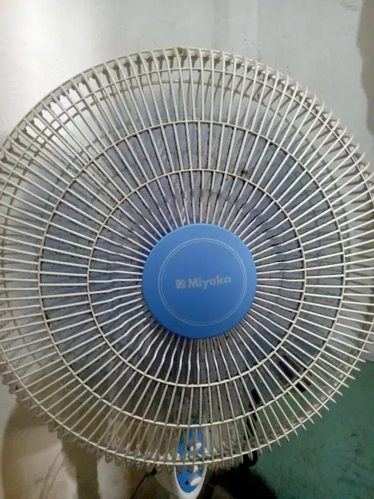 Di jual kipas anggin dinding merek Miyako  ukuran besar murah aja