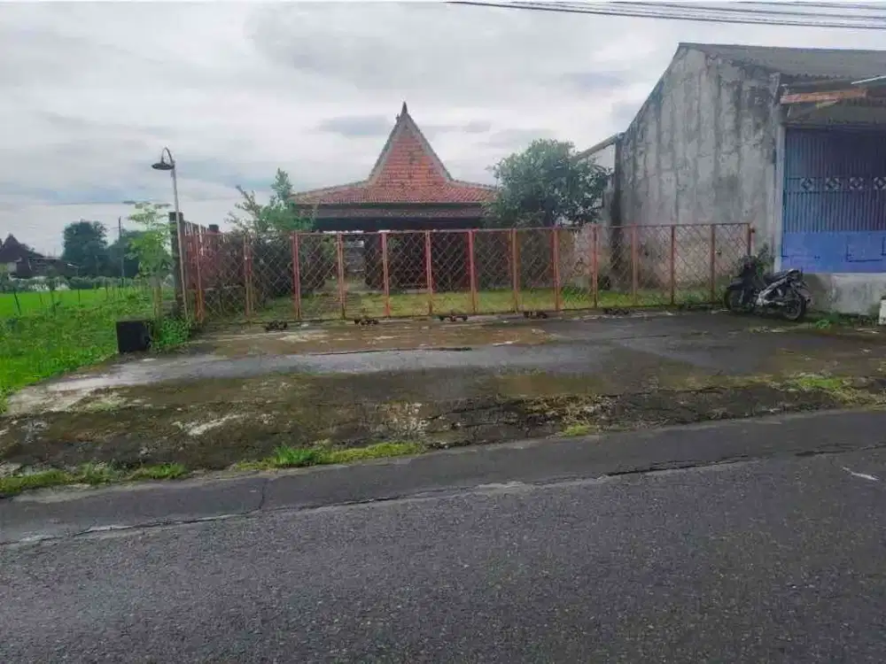 Rumah Resto Strategis Siap Huni