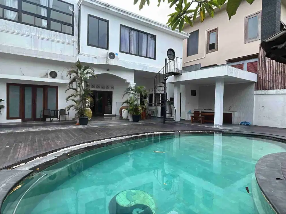 Dijual / Disewakan Rumah Elite Semi Villa 6 kamar di Renon Siap Huni