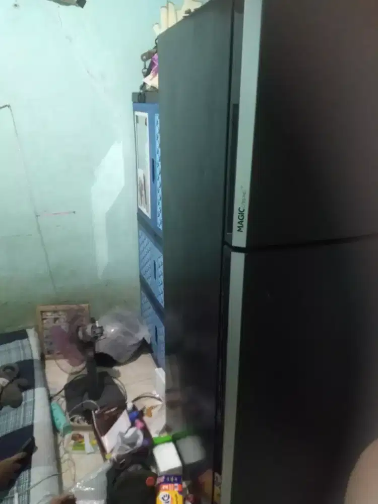 Dijual kulkas 2 pintu merk aqua