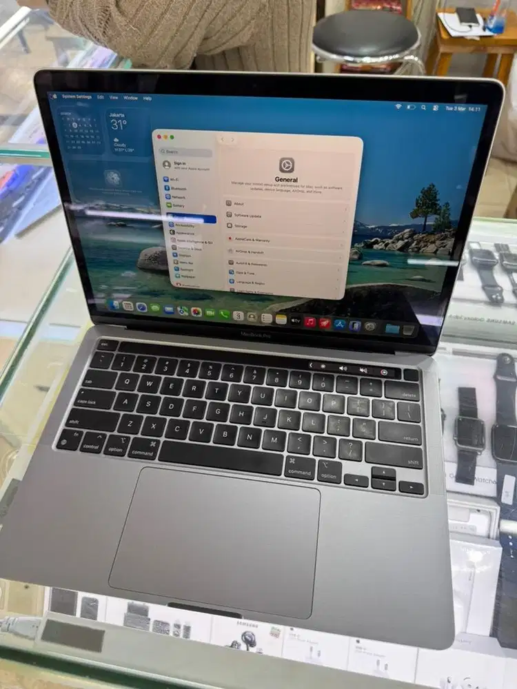 Macbook Pro m2 13 inch 256 ex ibox bh 96 mulus no minus