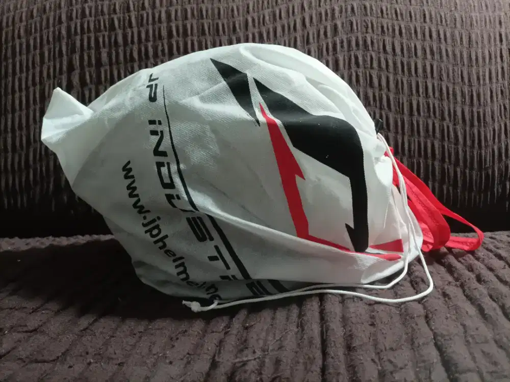 Helm JPR Abu Tampil Ganteng