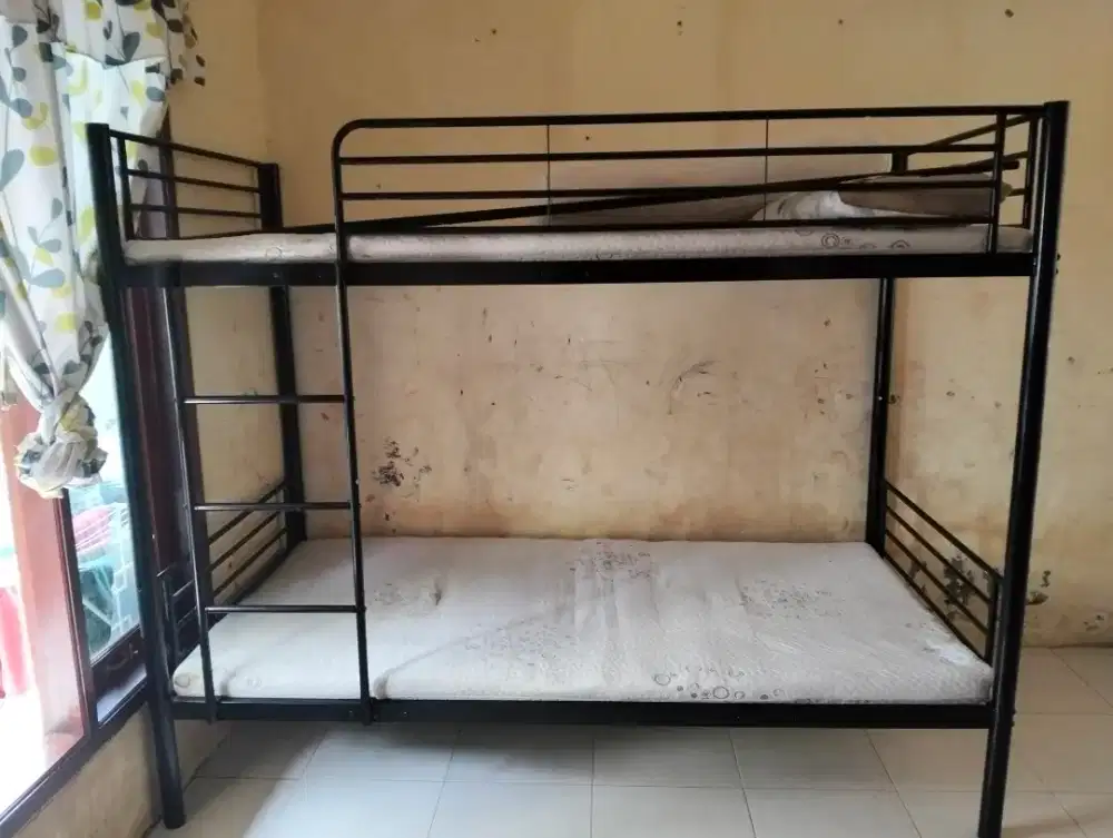 kasur 2 tingkat bekas baik, tidak ada minus