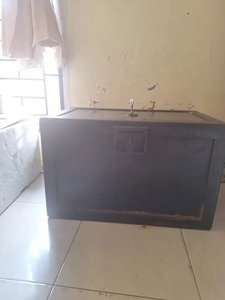 Brankas midel bajak laut