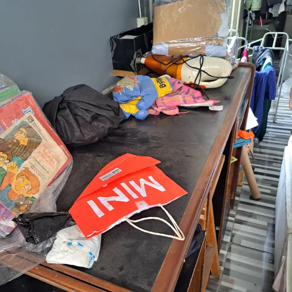 Meja kasir kayu apa adanya