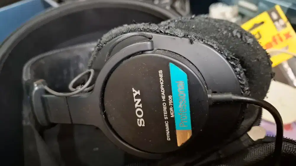 Sony MDR 7506 headphone Audio TechnicaBose