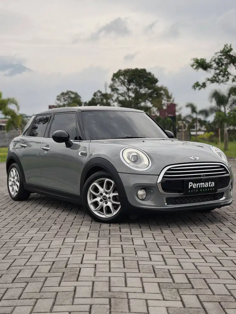 Mini Cooper 5 Door AT 2015 Low KM