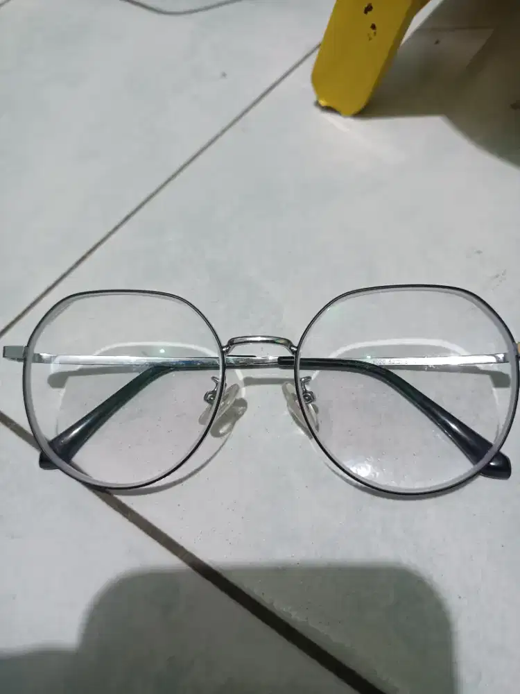 Kaca mata wanita baru