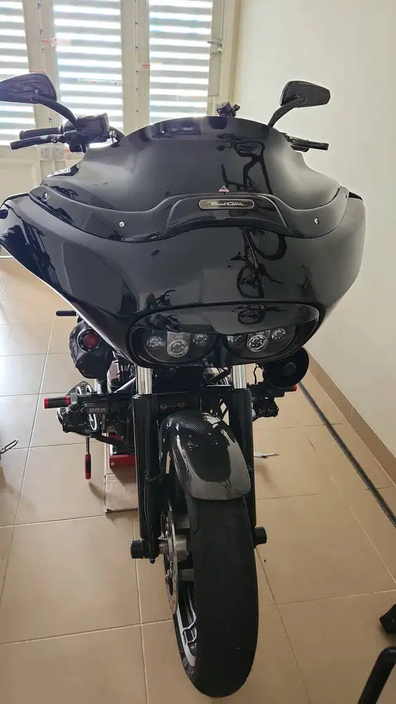 HARLEY ROADGLIDE FLTRX 2013. PAPER. HITAM