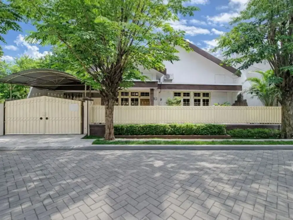 Rumah Dharmahusada Indah STRATEGIS, CARPORT, GARASI, MURAH