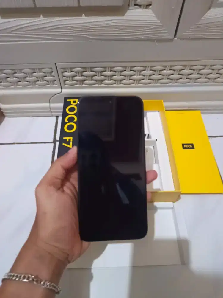 Poco f7 12/512 second