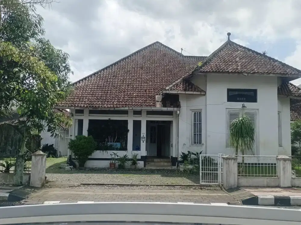 Rumah Heritage Mewah di Jalan Utama Pusat Kota Magelang Lahan Luas 1.365 Meter Persegi, Magelang Tengah