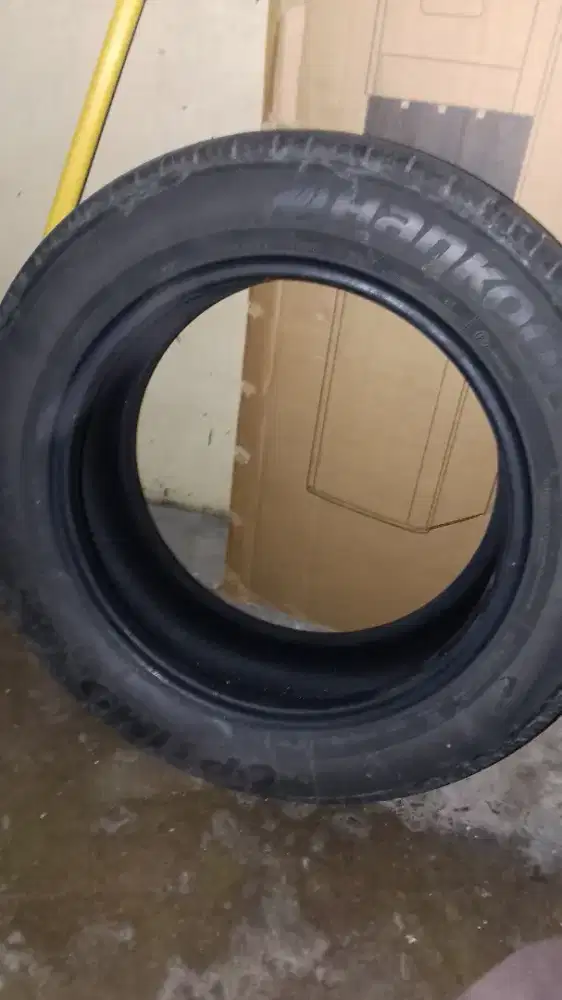 Ban bekas voxy 205/60-16 Hankook Optimo me o2