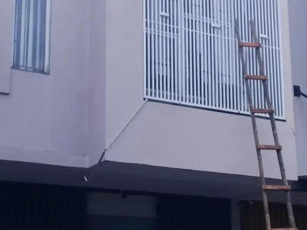 Di sewakan Ruko Bagus 2 lantai strategis siap pakai di metland menteng Jakarta Timur.