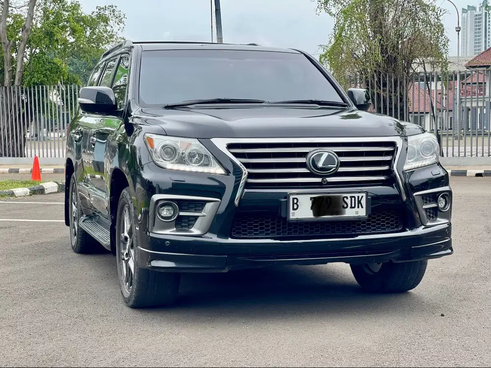 LEXUS LX570 AT 2015 HITAM