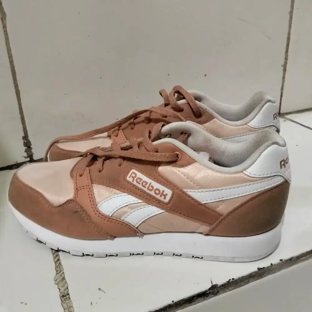 Reebok shoes good cond like new