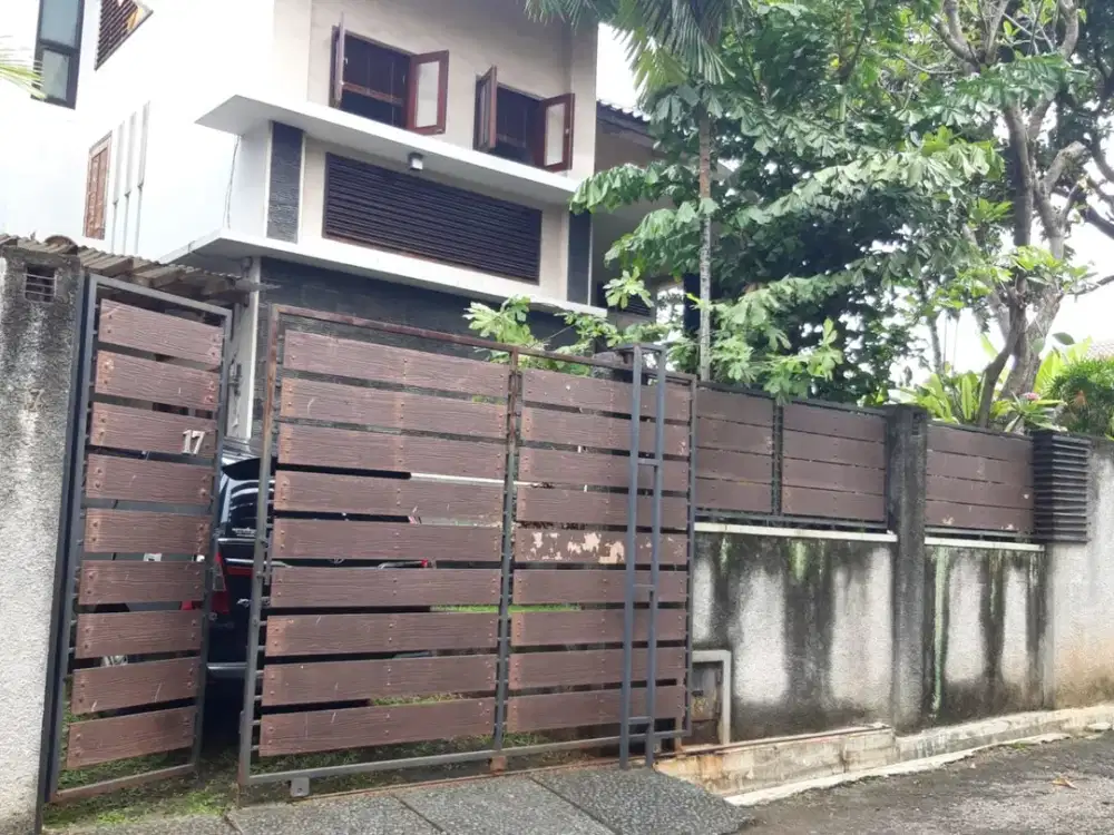 Rumah Keren 2 Lantai Townhouse Kebagusan Jakarta Selatan – SHM, 4+1Kt, Harga 5M Nego!