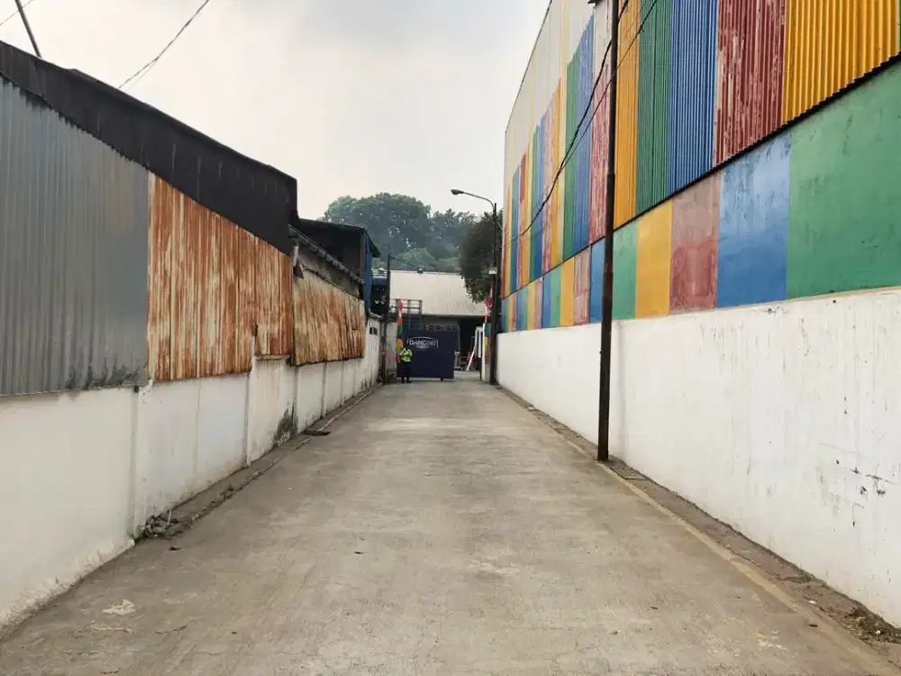 Gudang Komersial di Jl. Raya Bekasi - Cocok Gudang, Kantor, Perdagangan bearada di Lokasi Prime!