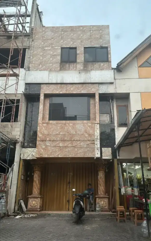 DISEWAKAN RUKO 3 LANTAI GRAHA RAYA BOULEVARD