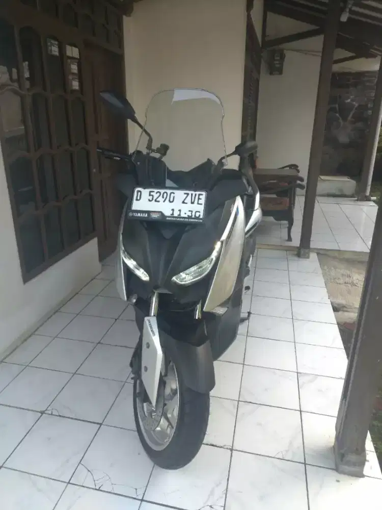 Yamaha X-Max warna perak tahun 2020 Mulus