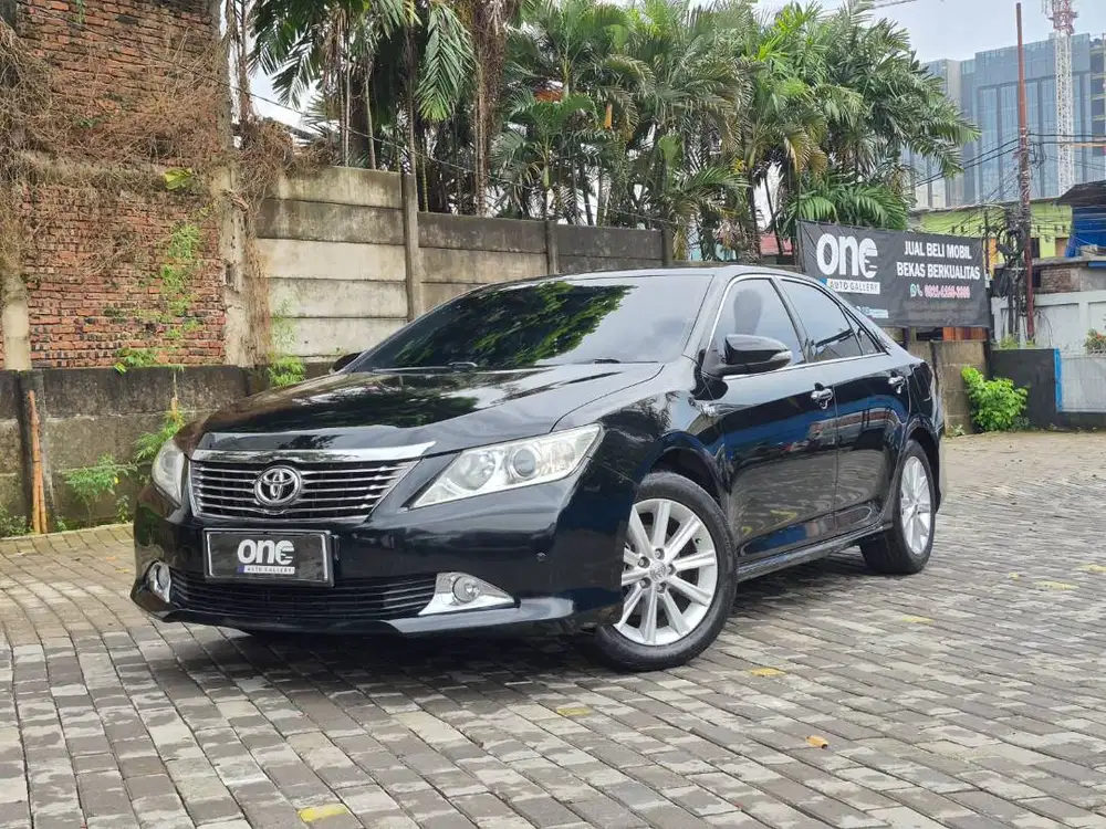 TOYOTA CAMRY V 2.5 AT 2014