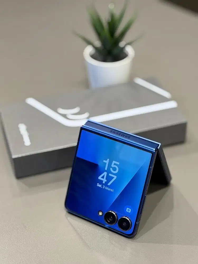 Samsung Galaxy Z Flip 7 12/512Gb