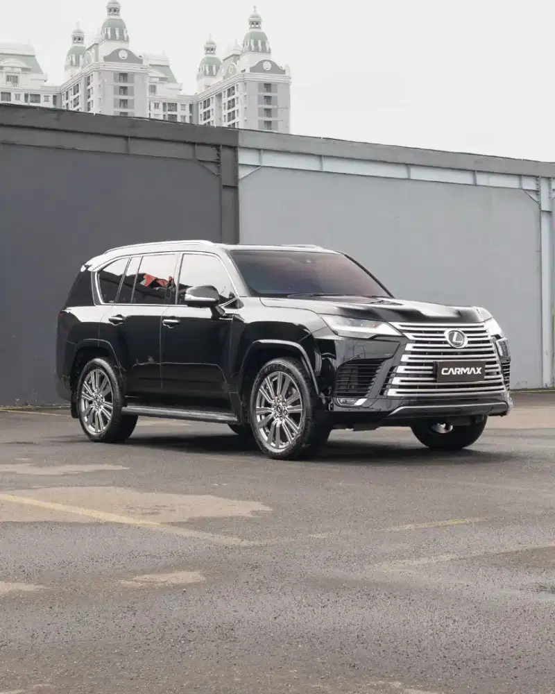 Lexus LX600 VIP 2+2 NIK 2023 Hitam