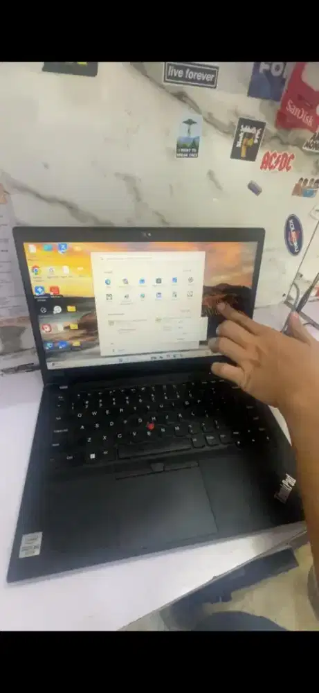 laptop lenovo thinkpad T14 sudah touchscreen