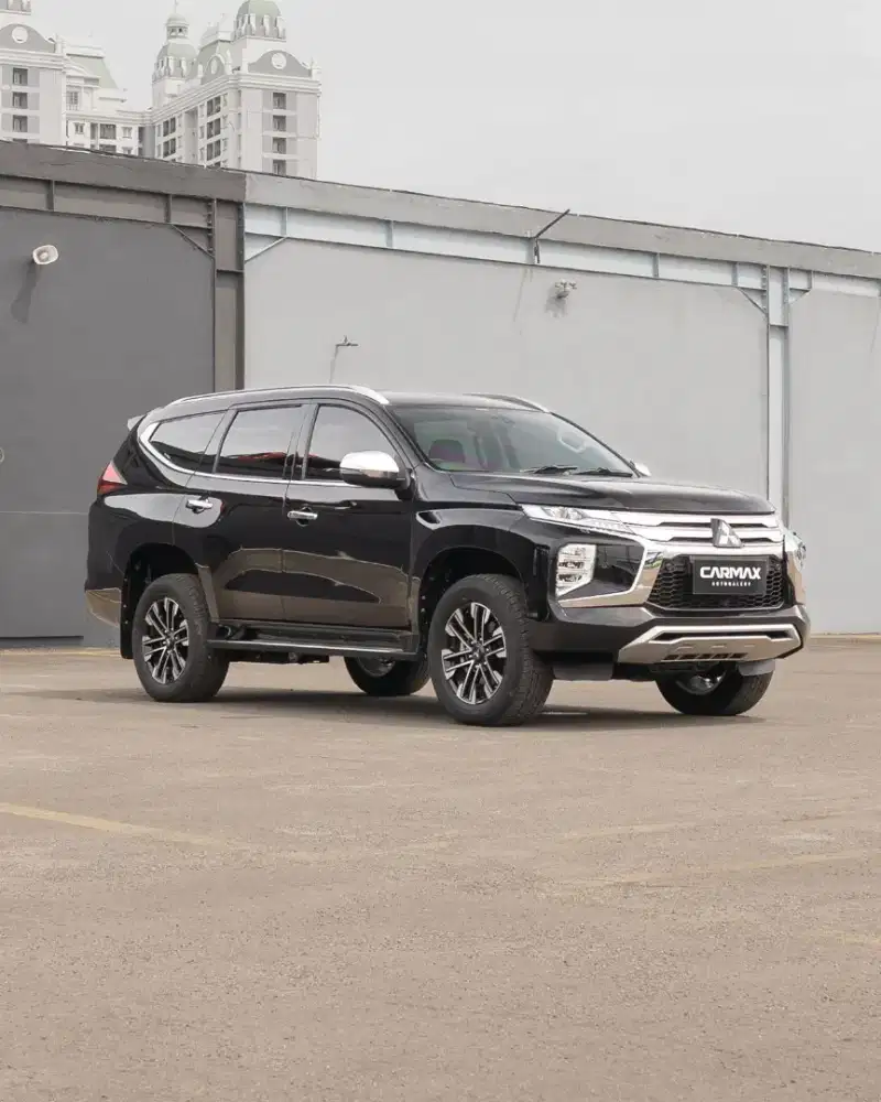 Mitsubishi Pajero Sport Dakar 4x4 NIK 2023 Hitam
