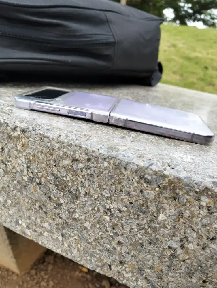 Samsung z flip 4 8/256 minus