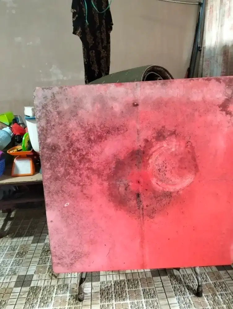 Meja lipat serbaguna