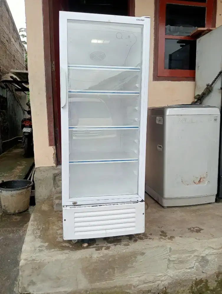 Di jual showcase Sharp 4 rak masih orisinil pabrik