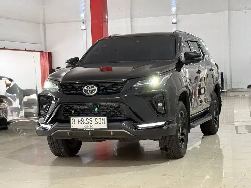 TOYOTA FORTUNER VRZ GR 2.8 LAGENDER  4X2 A/T 2025..KM 6RB