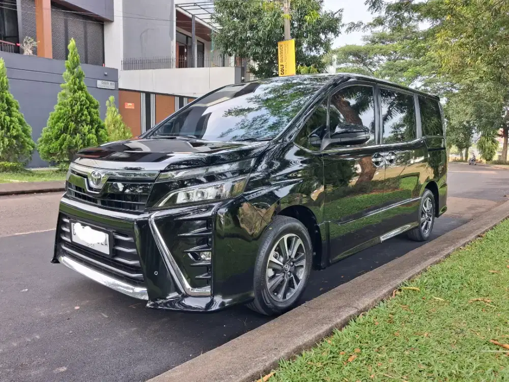 Low KM Toyota Voxy 2017 2.0 A/T