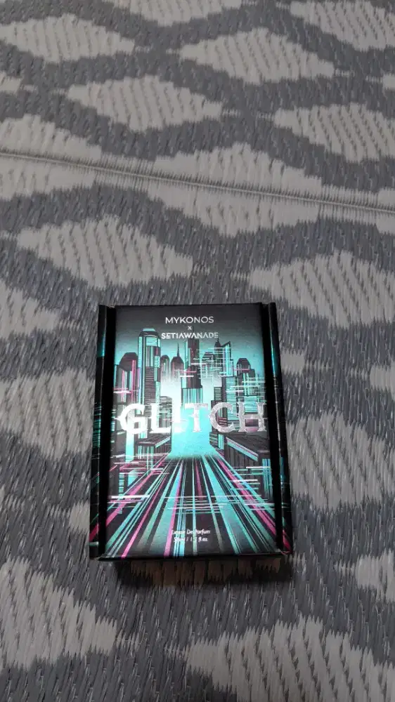 Parfume glitch myk0nos