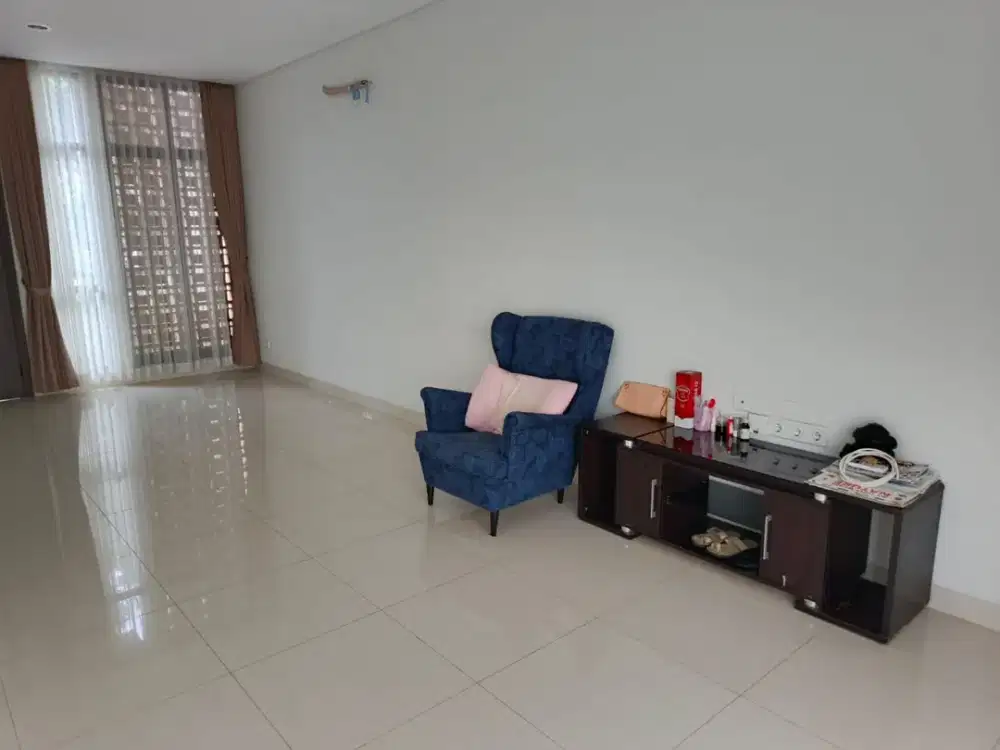 DISEWAKAN RUMAH CLUSTER EMILY SUMMARECON BANDUNG