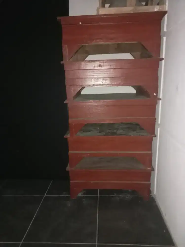 Meja lesehan bekas kopian