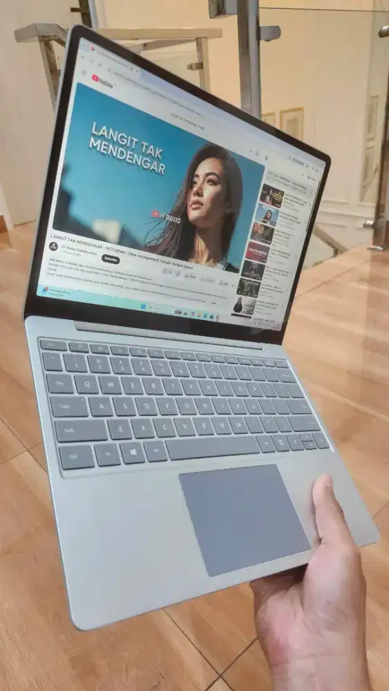 Dijual Microsoft Surface Laptop Go