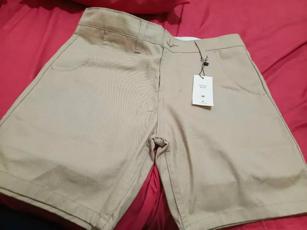 Dijual celana pendek chinos cream pria