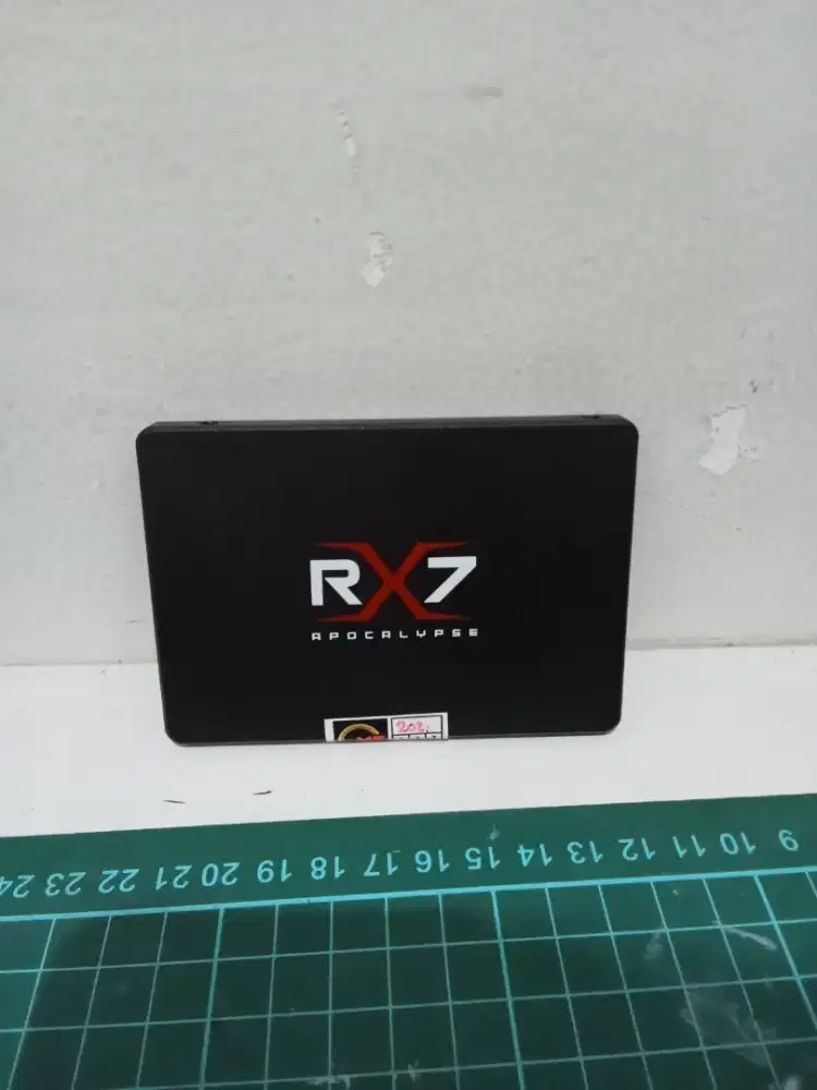 SSD R7 240 Gb (tidak bisa terbaca)