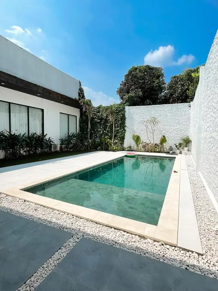 Rumah mewah dengan kolam di bekasi